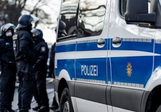 Γερμανία: Επίθεση με μαχαίρι σε αστυνομικούς – Νεκρός ο δράστης