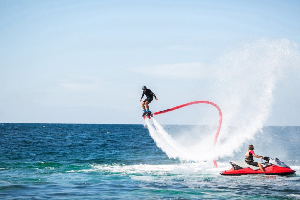 Αδρεναλίνη στα ύψη με flyboard: Γιατί να το δοκιμάσεις