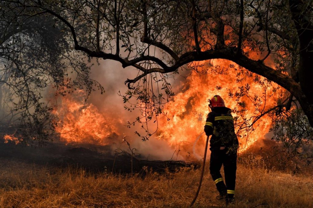 Επανέρχεται ο πολύ υψηλός κίνδυνος φωτιάς στην Αττική και άλλες περιοχές – Πού χτυπάει πορτοκαλί συναγερμός