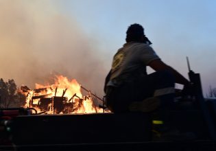 Βαρνάβας: Νύχτα κόλασης για την Αττική – Ενισχύονται οι πυροσβεστικές δυνάμεις, επικίνδυνη η κατάσταση