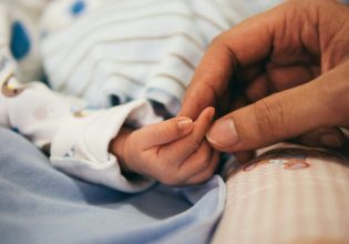 Αμαλιάδα: Ποια είναι η πιθανή αιτία θανάτου του 15 μηνών βρέφους – Η εκτίμηση του Μιχάλη Γιαννάκου