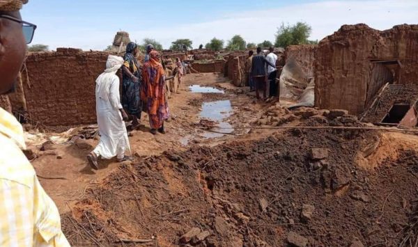 Πόλεμος στο Σουδάν: Βομβαρδισμοί σε καταυλισμό εκτοπισμένων στο Νταρφούρ όπου έχει ενσκήψει λιμός