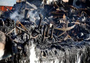 Μαρίνα Ζέας: Στον βυθό παραμένουν τα τρία γιοτ – Πότε θα ξεκινήσει η διαδικασία ανέλκυσής τους