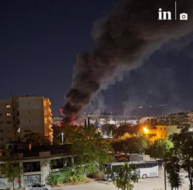 Φωτιά τώρα: Καίγονται αυτοκίνητα στις Τρεις Γέφυρες των Αγίων Αναργύρων