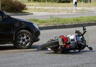 Εκρηκτική αύξηση των τροχαίων με εγκατάλειψη τον Ιούλιο και τον Αύγουστο