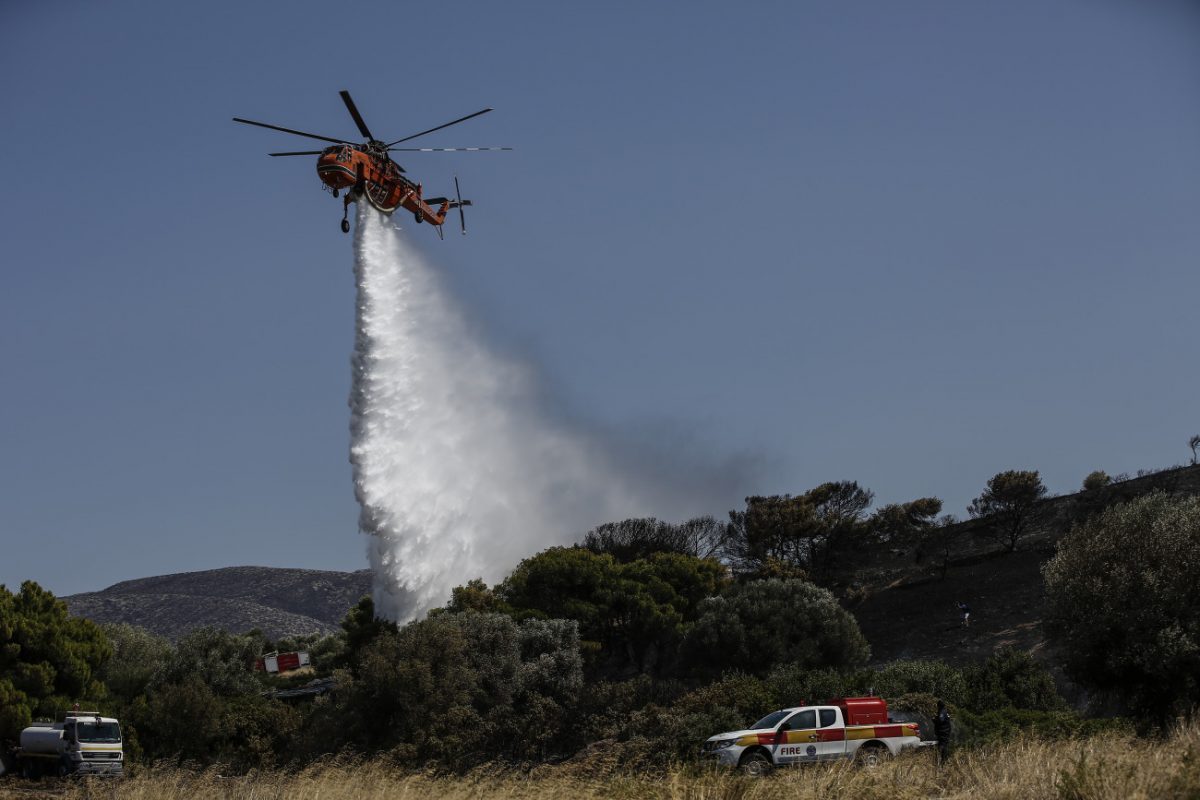 Φωτιά τώρα στο Ξυλόκαστρο: Ήχησε το 112 – Εκκενώνονται οικισμοί