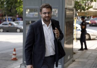 Ζαχαριάδης: Συκοφαντικό και υποβολιμαίο το δημοσίευμα για τα εμβάσματα του ΣΥΡΙΖΑ στην «Ανοιχτή Πόλη»