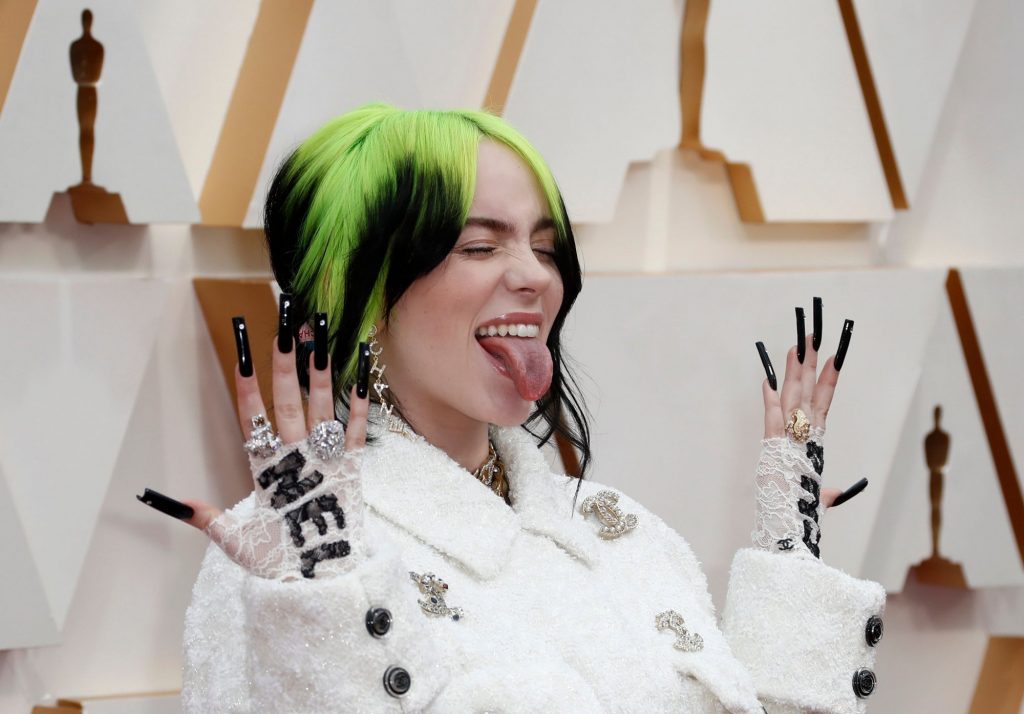 H Billie Eilish και ο αδερφός της στέκονται στο πλευρό της Κάμαλα Χάρις