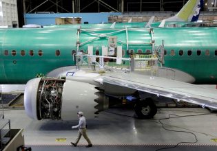 Η Boeing προσφέρει στο προσωπικό της αύξηση μισθού κατά 25% για να αποφύγει ενδεχόμενη απεργία