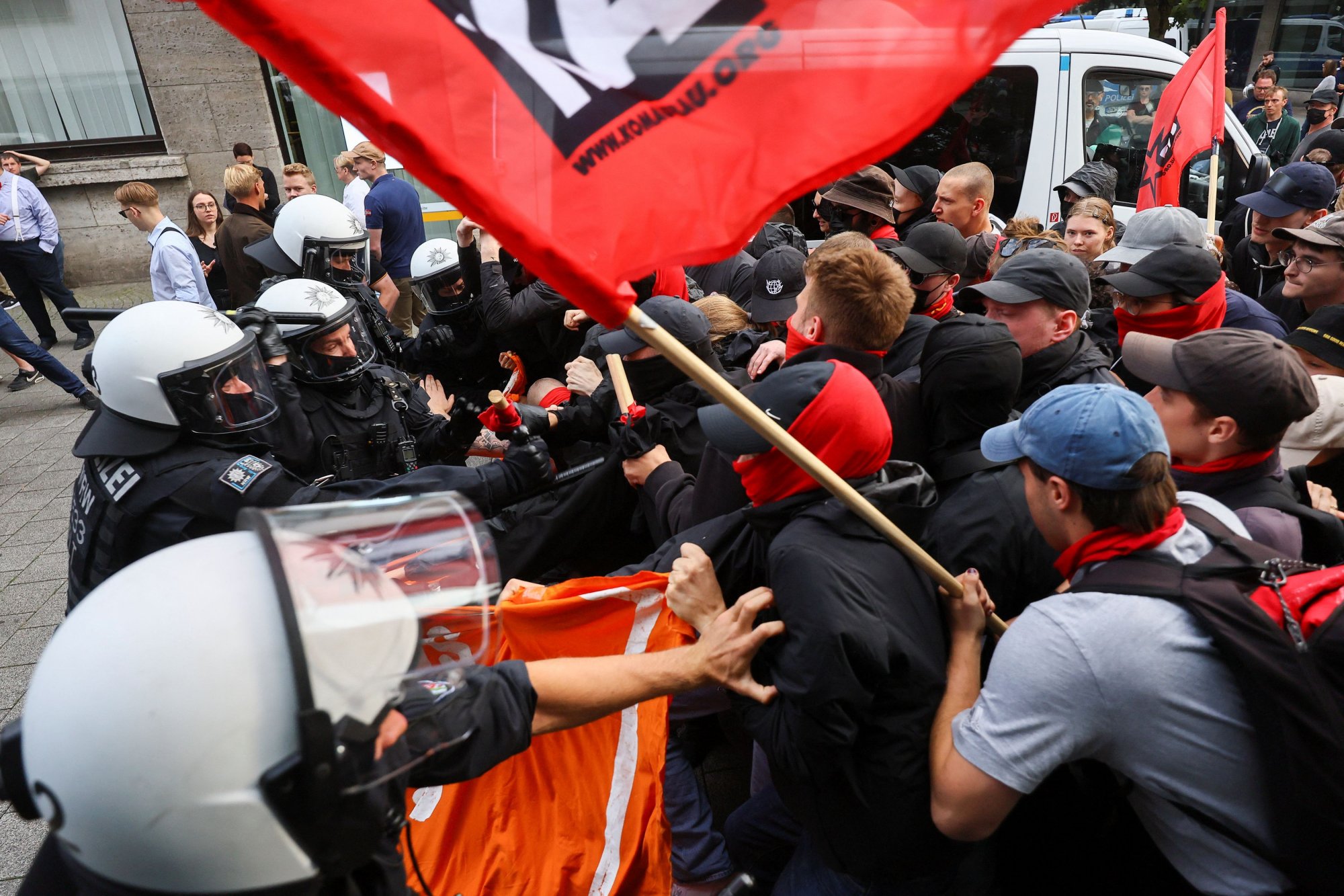 Γερμανία: Αποκαλυπτική έρευνα – Οι μέθοδοι της αστυνομίας καλλιεργούν τις προκαταλήψεις και τον ρατσισμό