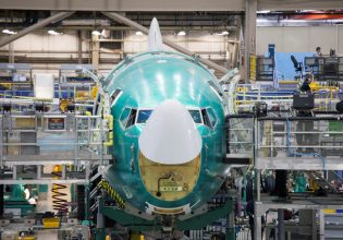 Boeing: Πιέζουν τους εργαζόμενους για τους χρόνους, εις βάρος της ποιότητας – Τι αναφέρει η έκθεση της FAA