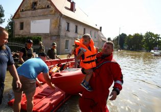 Οι θανατηφόρες πλημμύρες «πνίγουν» την Ευρώπη – Ανυπολόγιστος ο οικονομικός αντίκτυπος των καταστροφών