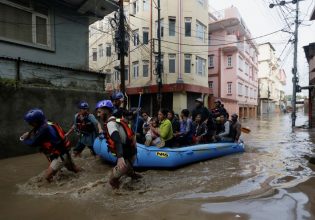 Νεπάλ: Μεγάλες πλημμύρες και κατολισθήσεις – Περισσότεροι από 100 νεκροί και 64 αγνοούμενοι