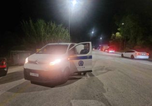 Πάτρα: Χτύπησαν και δάγκωσαν αστυνομικό κατά τη διάρκεια ελέγχου ύποπτου οχήματος – Πέντε προσαγωγές