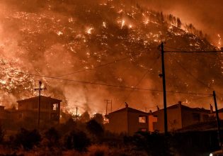 Φωτιά στην Κορινθία – Ολονύχτια μάχη με τις φλόγες, έκλεισε η εθνική οδός, κάηκαν σπίτια