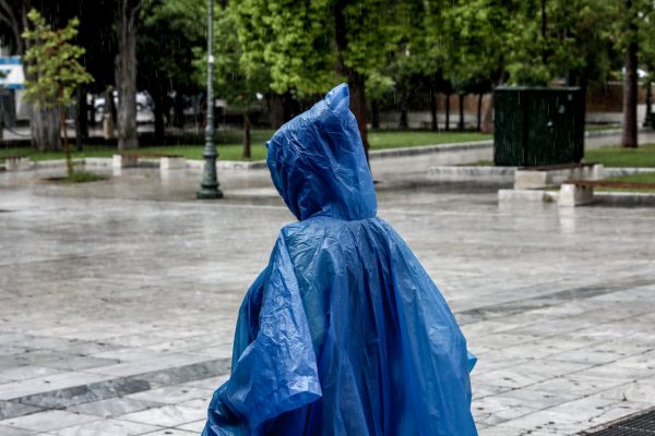 Κακοκαιρία Atena: Σαρώνει με ισχυρές καταιγίδες, κεραυνούς και χαλάζι