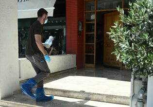 Νέα Σμύρνη: Τα εγκληματολογικά εργαστήρια θα δώσουν απαντήσεις για τη δολοφονία του 46χρονου – Αντιφάσεις από την αδελφή του