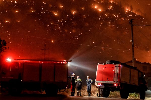 Νέα Αριστερά για φωτιά στο Ξυλόκαστρο: Η κυβέρνηση οφείλει άμεσα να βρεθεί στο πλευρό των πυρόπληκτων