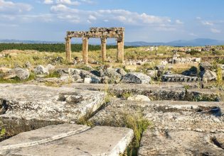 Τουρκία: Γυναικείο άγαλμα 2.000 ετών ανακαλύφθηκε στην αρχαία Βλαύνδο