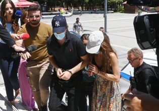 Αρκαδία: Η 34χρονη μιλά πρώτη φορά για τη ματωμένη βάφτιση – «Ο άνδρας μου ήταν σε άμυνα»