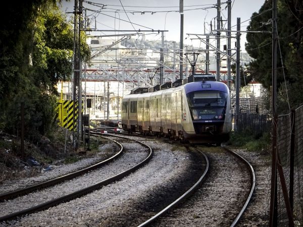 Τρένα: «Όλα καλά» λέει η κυβέρνηση για την παρ’ ολίγον νέα τραγωδία στα τρένα