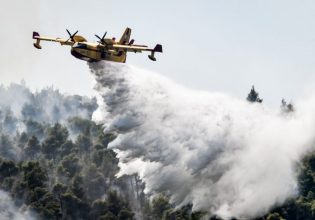 Φωτιά στο Ξυλόκαστρο – Ενισχύθηκαν οι δυνάμεις πυρόσβεσης, επιχειρούν 19 εναέρια μέσα