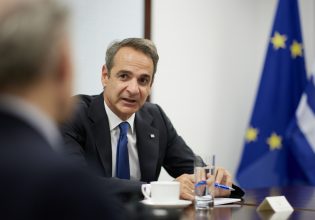 ΝΔ: Ο Μητσοτάκης επιστρέφει από ΗΠΑ και «γυρίζει» την ατζέντα στην «κοινωνία» – Συνεδρίαση υπουργών για οικονομία, βία ανηλίκων