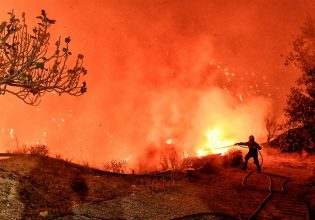 Φωτιά στο Ξυλόκαστρο: Ήχησε ξανά το 112 για εκκένωση περιοχών στην Κορινθία