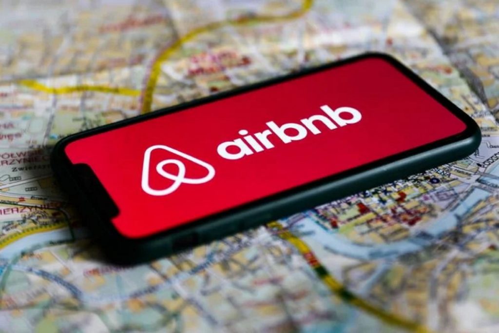 Airbnb: Σε ποιες περιοχές της Αθήνας μπαίνουν περιορισμοί – Οι προτάσεις της αγοράς