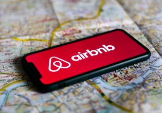 Νέες ρυθμίσεις για το Airbnb στην Αθήνα – Πού «παγώνουν» οι άδειες