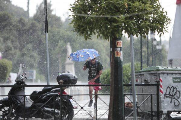 Καιρός: Καμπανάκι για επικίνδυνα καιρικά φαινόμενα τις επόμενες ώρες – Η πρόγνωση Μαρουσάκη