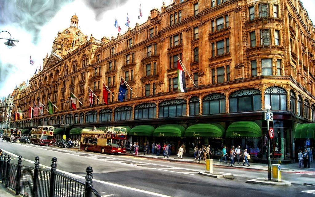 Βρετανία: Δεκάδες υπάλληλοι του Harrods καταγγέλλουν βιασμούς από τον Μοχάμεντ αλ Φαγέντ