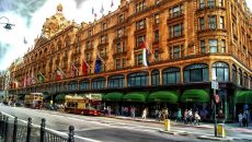 Βρετανία: Δεκάδες υπάλληλοι του Harrods καταγγέλλουν βιασμούς από τον Μοχάμεντ αλ Φαγέντ