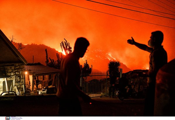 Φωτιά στο Ξυλόκαστρο Κορινθίας – Βρέθηκαν δύο νεκροί