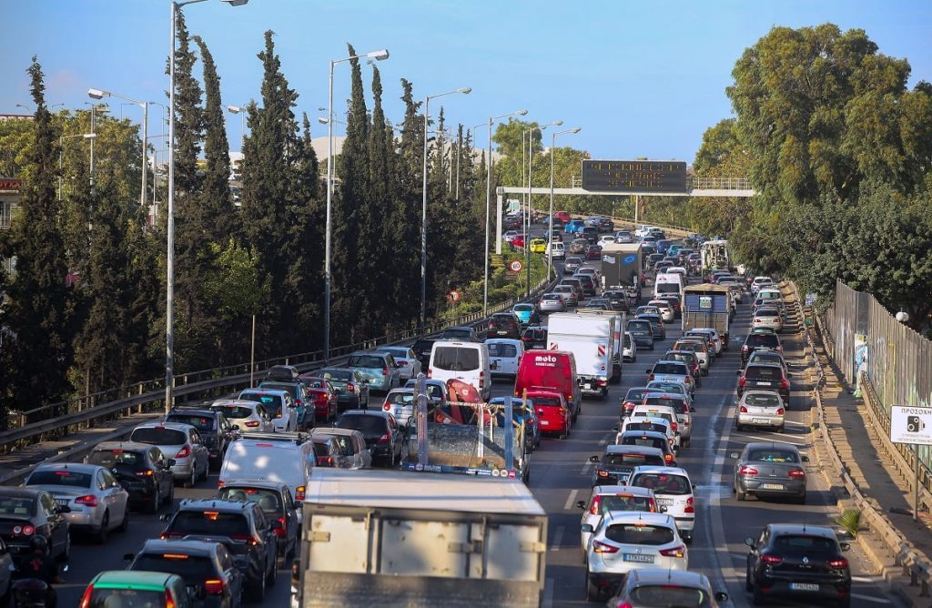 Τροχαίο με σύγκρουση 4 οχημάτων στη Μεσογείων – Καθυστερήσεις στο ρεύμα προς Αθήνα