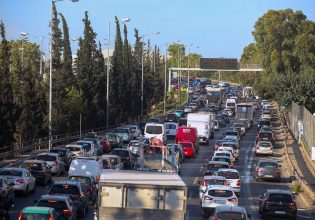 Τροχαίο με σύγκρουση 4 οχημάτων στη Μεσογείων – Καθυστερήσεις στο ρεύμα προς Αθήνα