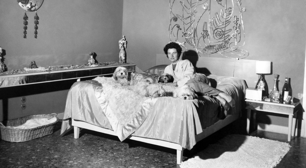 Peggy Guggenheim: Η γυναίκα σύμβολο της τέχνης που πήγε κόντρα σε όλους τους «κανόνες» της εποχής της