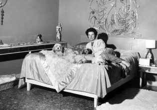 Peggy Guggenheim: Η γυναίκα σύμβολο της τέχνης που πήγε κόντρα σε όλους τους «κανόνες» της εποχής της