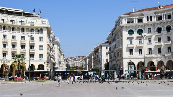 Guardian: Οι πέντε νοτιοευρωπαϊκές πόλεις για μια τελευταία βουτιά