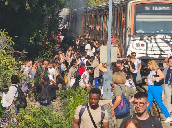 Τι λέει η ΣΤΑΣΥ για την φωτιά στον Ηλεκτρικό – «Δεν εκδηλώθηκε σε συρμό»