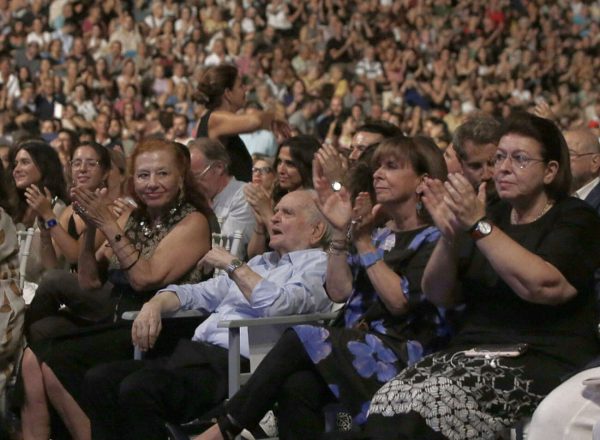 Λευτέρης Παπαδόπουλος: Περισσότεροι από 35.000 θεατές στο κατάμεστο Καλλιμάρμαρο στη συναυλία – αφιέρωμα