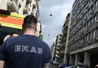 Θεσσαλονίκη: Αυτοκίνητο παρέσυρε μηχανή στην οποία επέβαινε ζευγάρι