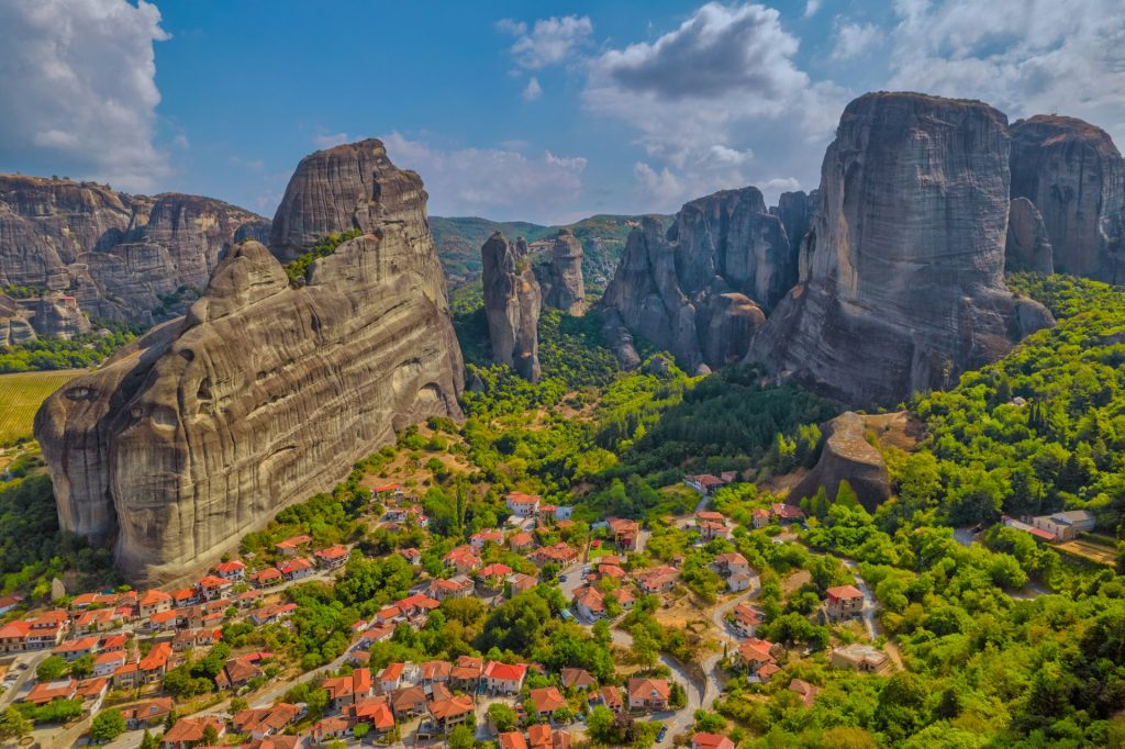 Καστράκι: Το γραφικό χωριό στη σκιά των Μετεώρων που μαγεύει