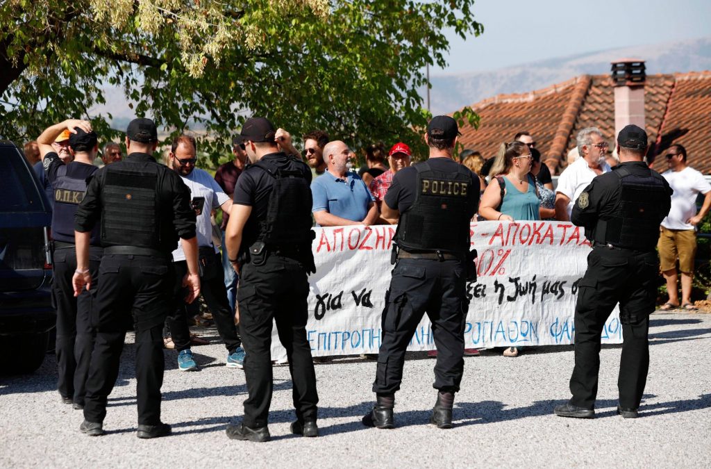 Θεσσαλία: Υποδοχή με αποδοκιμασίες στον Κυριάκο Μητσοτάκη – «Δεν έχουμε ζωή, δεν έχουμε εισόδημα, ντροπή»