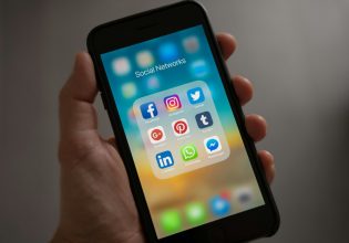 ΗΠΑ: Οι αρχές κατηγορούν κολοσσούς των social media για «μαζική παρακολούθηση» χρηστών