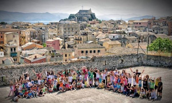 Επτά μήνες χωρίς αλεξικέραυνο το δημοτικό στην Κέρκυρα, που χτυπήθηκε από κεραυνό την ώρα του μαθήματος