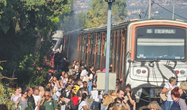 ΣΥΡΙΖΑ: Με το δόγμα της εκκένωσης, επιβάτες του ΗΣΑΠ εξήλθαν από τα παράθυρα και περπάτησαν στις ράγες για να σωθούν