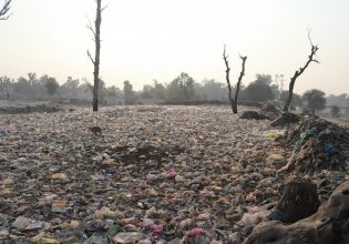 «Πνιγήκαμε» στα πλαστικά –  220 εκατομμύρια τόνοι θα παραχθούν σε ένα έτος