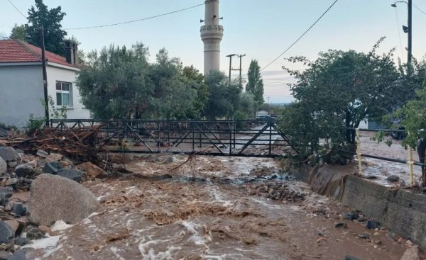 Ροδόπη: Πλημμυρισμένα σπίτια και δρόμοι μετά τη χθεσινή καταρρακτώδη βροχή