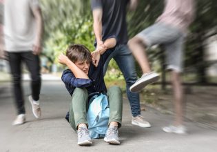 Λάυριο: Άγρια συμπλοκή μεταξύ μαθητών